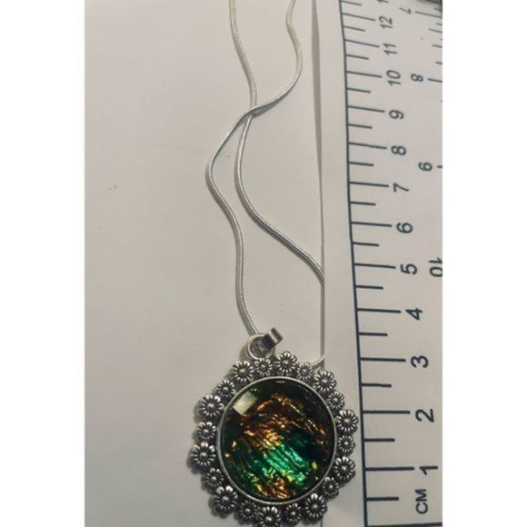 Multi-colored crystal MEDALLION NECKLACE - Picture 7 of 7
